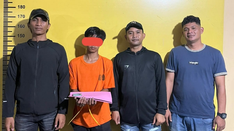 Kampung Rakyat Police Arrest Young Man With Suspected Crystal Meth in Palm Oil Plantation