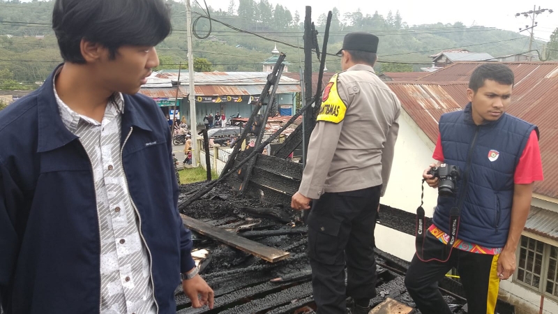House Fire Damages Two-Story Home in Aceh Tengah
