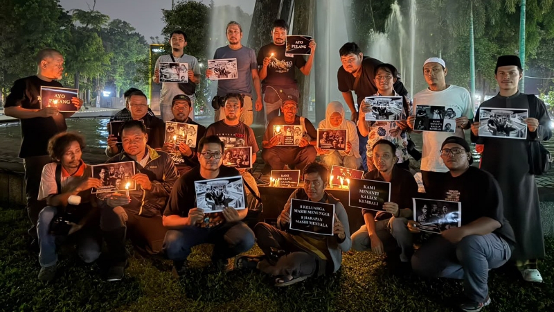 Medan Journalists Light Candles for Five Missing Photojournalists