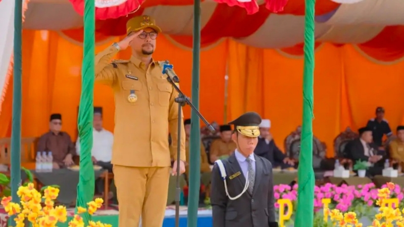Labuhanbatu Selatan Regent Urges Pesantren to Strengthen Character Education