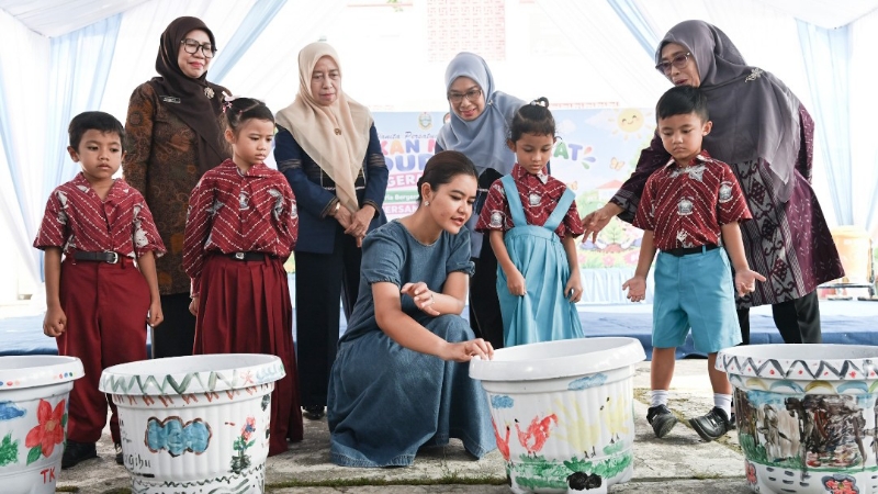 Kahiyang Ayu Encourages Pertiwi Students to Adopt a Healthy Lifestyle