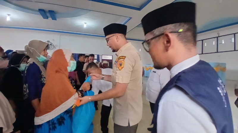 BAZNAS Labuhanbatu Selatan Distributes 500 Food Parcels to Those in Need