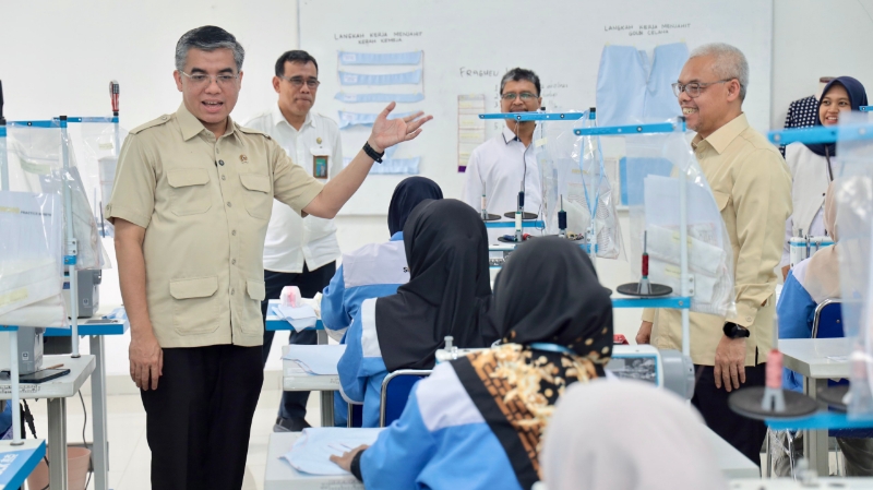 Yassierli Promotes Vocational Training to Boost Workforce Competitiveness
