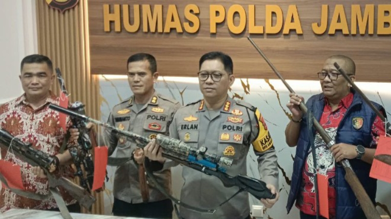 Jambi Police Arrest Eight Suspects over Shooting at Merangin Police Headquarters