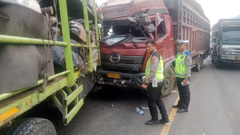 Three Hino Trucks Collide on Jalinsum in Labuhanbatu Selatan
