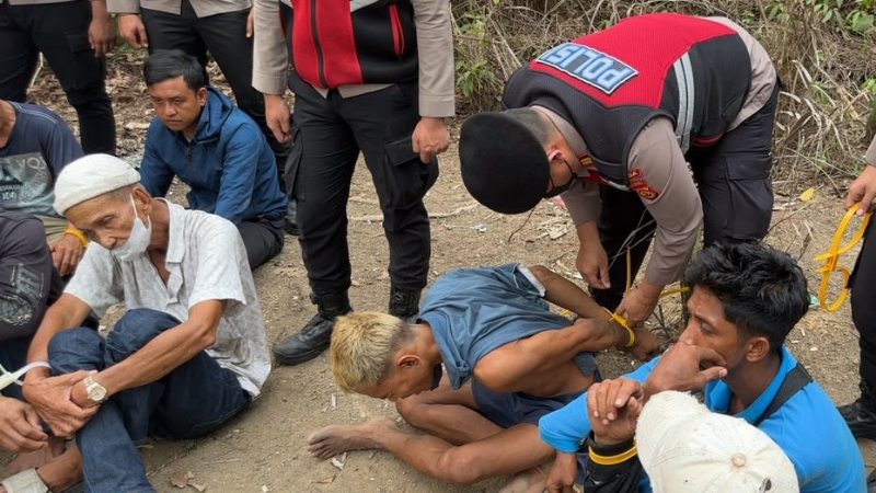 Jambi Police Detain 20 Suspected Drug Users