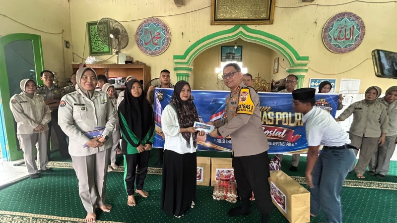 Jambi Police Support Orphanage with Food and Cash Donations