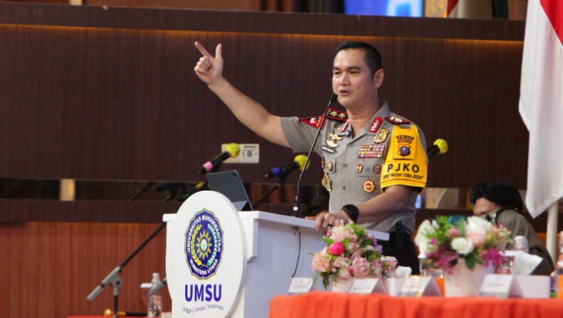 North Sumatra Police Chief Urges UMSU Graduates to Uphold National Unity
