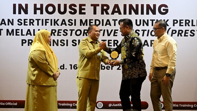 North Sumatra Strengthens Paralegals to Resolve Village Disputes