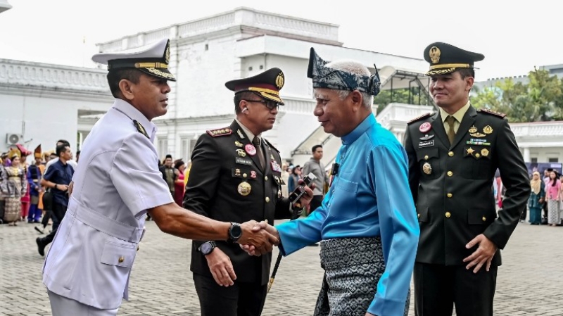 North Sumatra Deputy Governor Honours Seven Youth Organisations